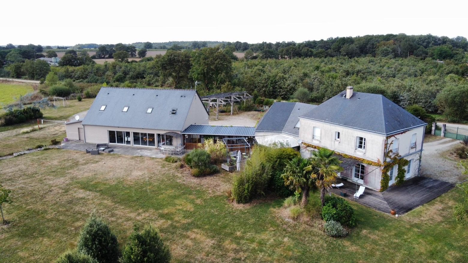 Maison 9 pièces 402 m² · à Château-Gontier-sur-Mayenne · 402 m² · 493 500 €