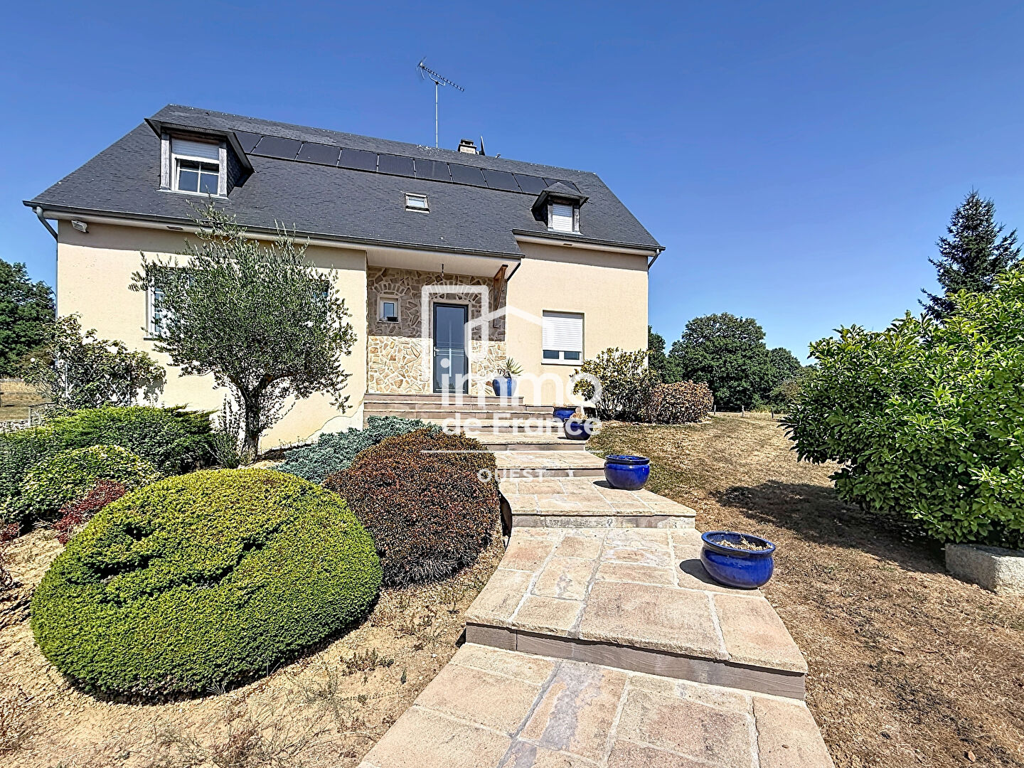 Maison 7 pièces 165 m² · à Saint-Ouën-des-Toits · 165 m² · 299 800 €