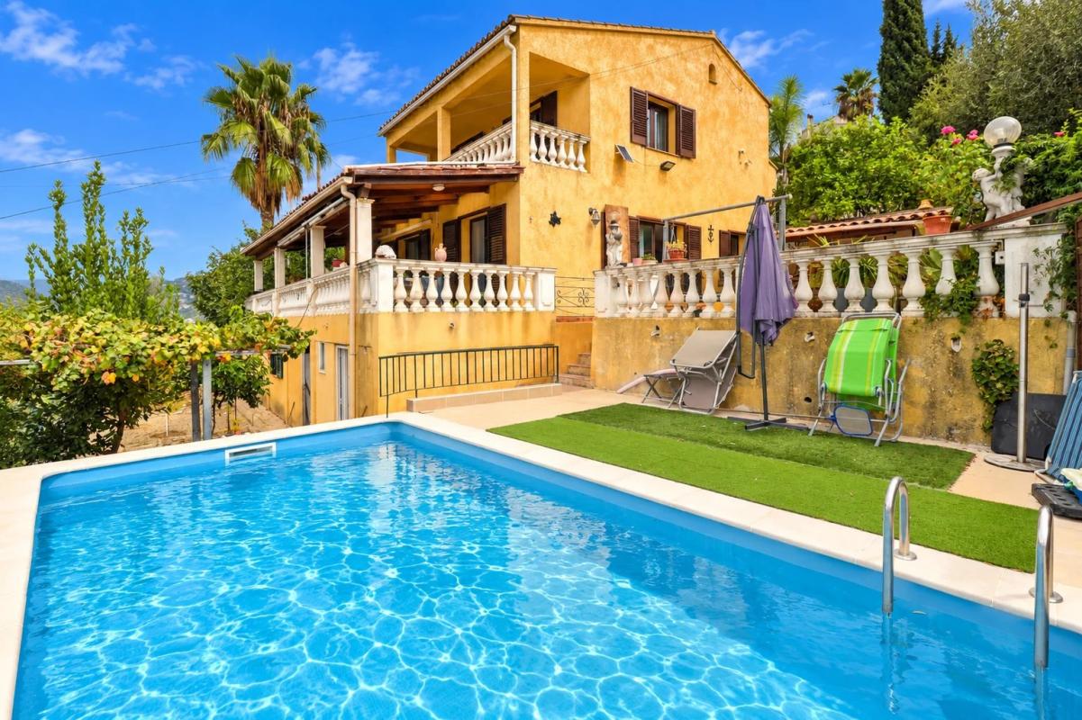 Maison 4 pièces 142 m² · à La Trinité · 142 m² · 619 000 €
