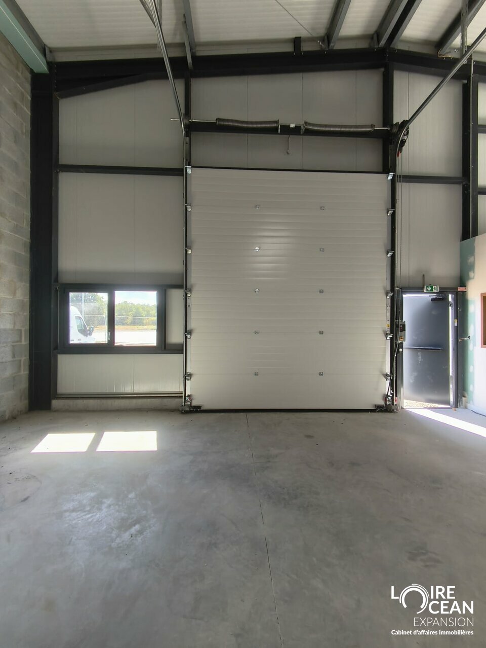 Local commercial 330 m² · à Paulx · 330 m² · 2 693 €/mois