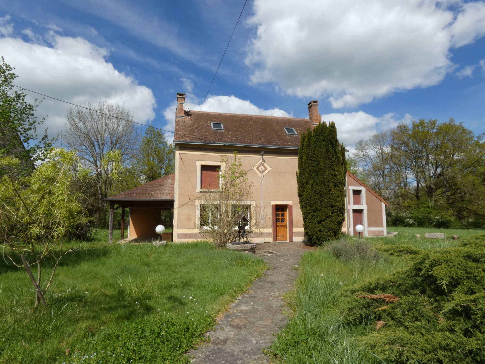 Maison 6 pièces 147 m² · à Châtelus-Malvaleix · 147 m² · 139 000 €