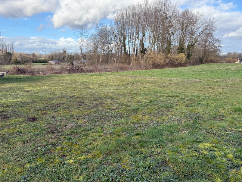 Terrain 827 m² · à Pontpoint · 827 m² · 99 000 €
