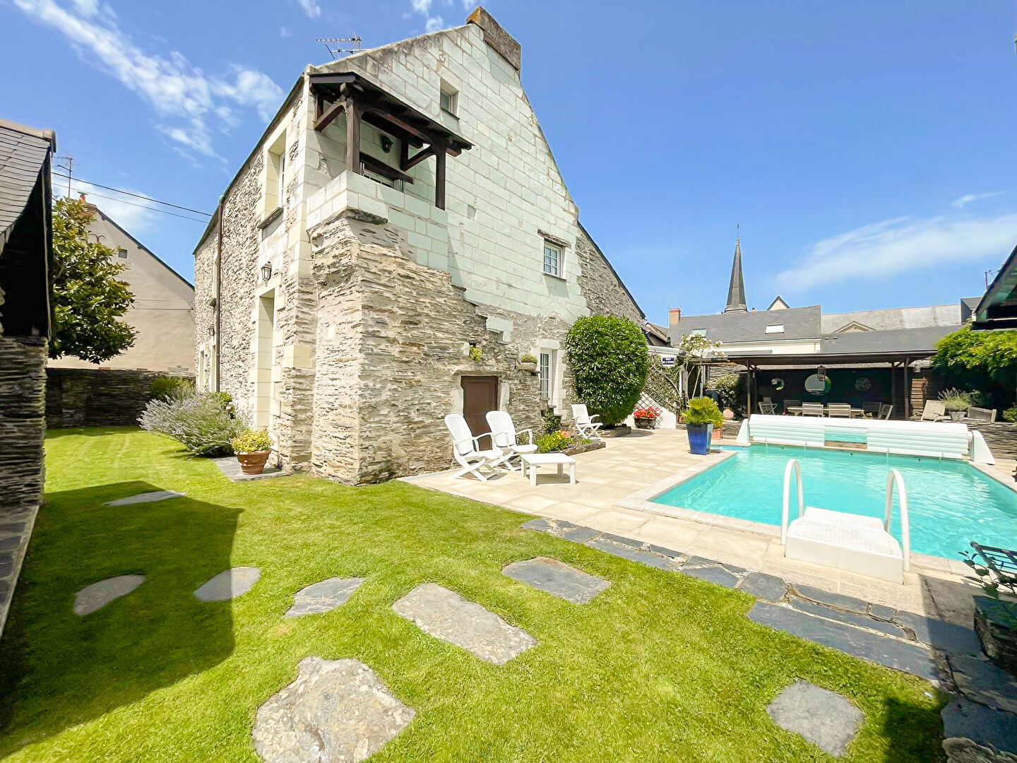 Maison 7 pièces 232 m² · aux Ponts-de-Cé · 232 m² · 699 000 €