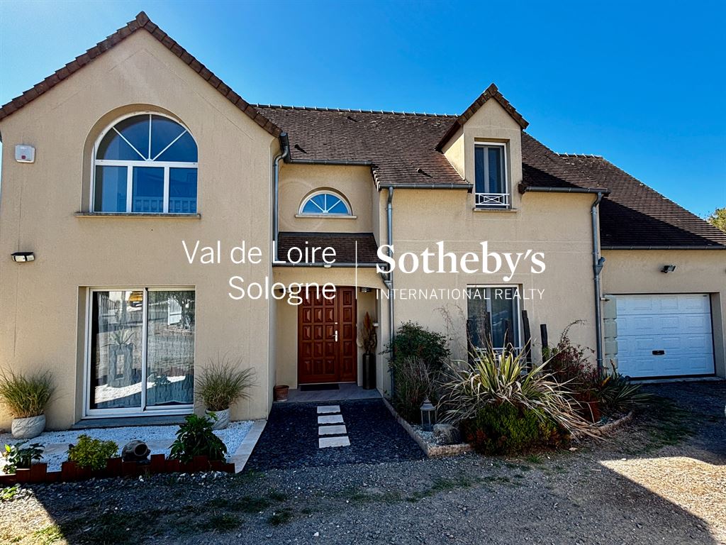 Maison 6 pièces 135 m² · à Chargé · 135 m² · 436 800 €
