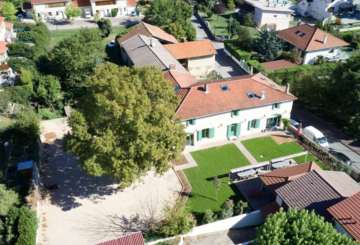 Local commercial 345 m² · à Genas · 345 m² · 1 300 000 €