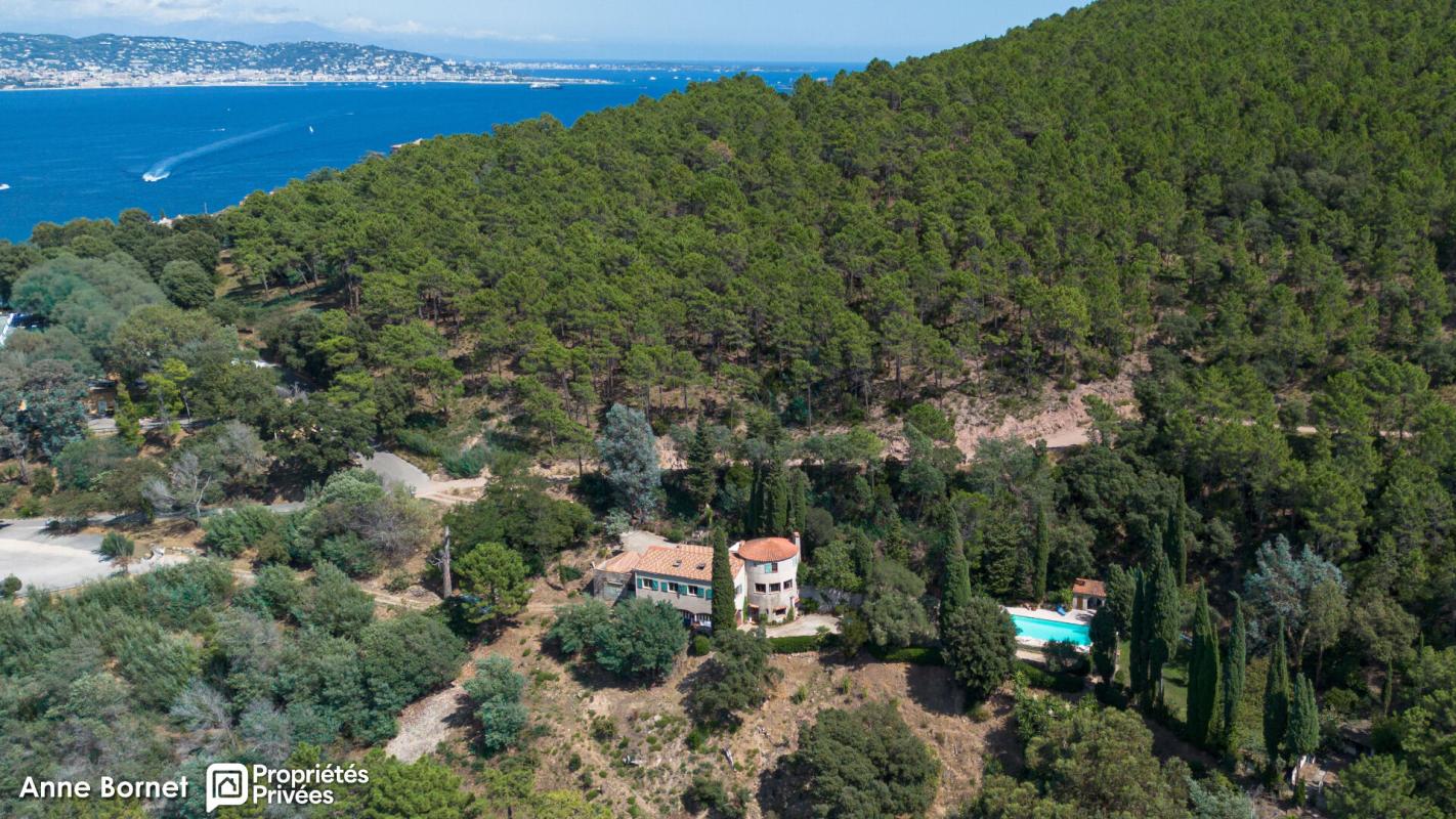 Maison 7 pièces 220 m² · à Théoule-sur-Mer · 220 m² · 1 200 000 €