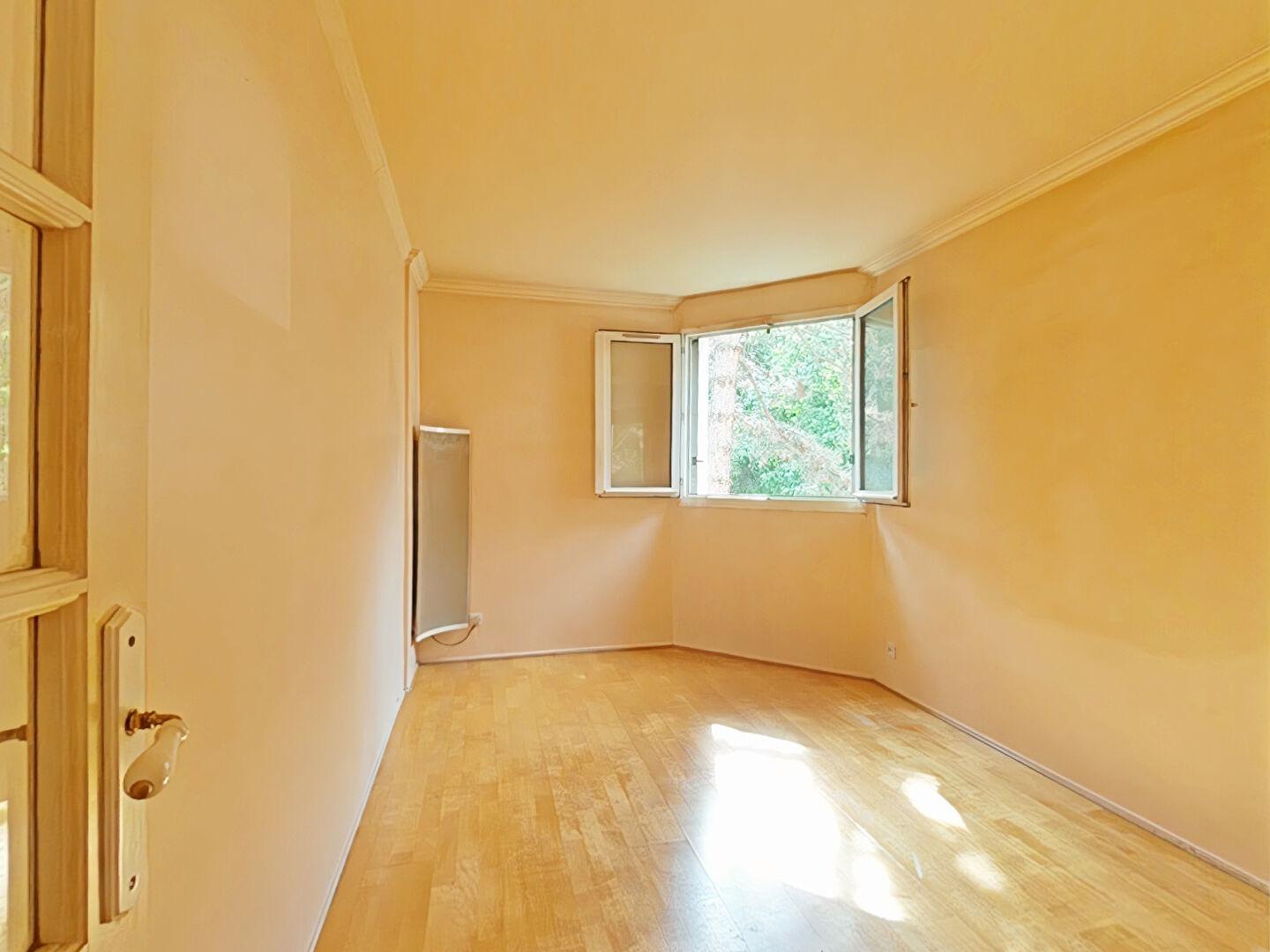 Appartement – FONTENAY LE FLEURY YVELINES ILE-DE-FRANCE - Vue 3