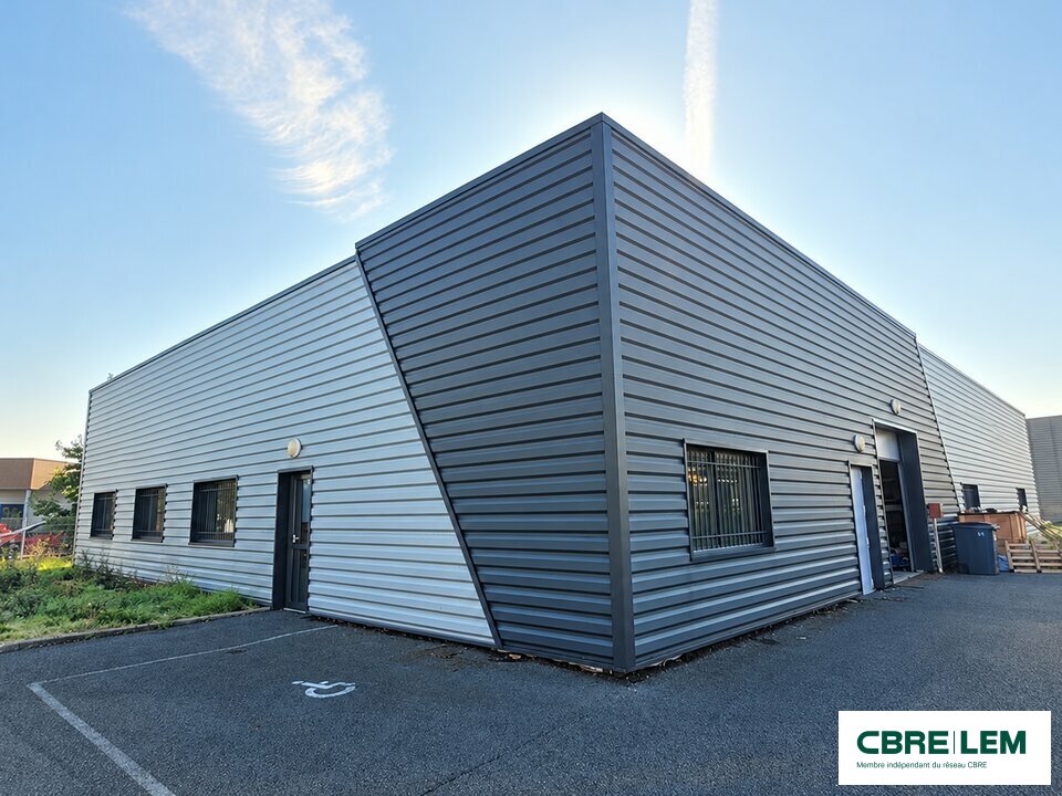 Local commercial 543 m² · à Caudebec-lès-Elbeuf · 543 m² · 4 275 €/mois