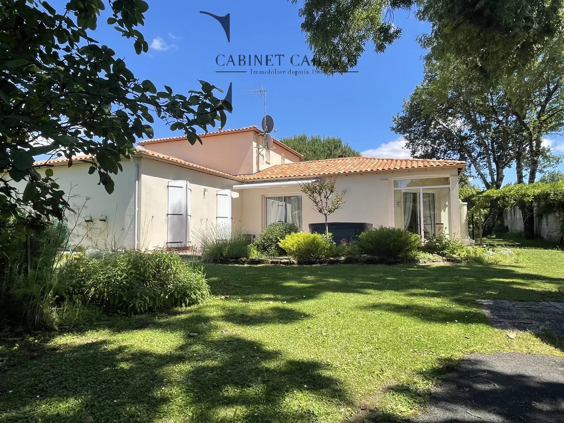Maison 7 pièces 205 m² · à Thénac · 205 m² · 399 000 €