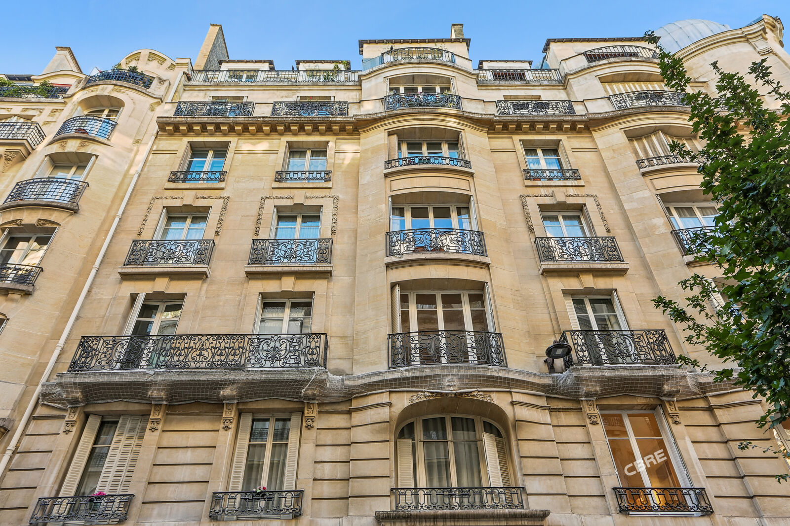 Local commercial 165 m² · à Paris 17e Arrondissement · 165 m² · 2 190 000 €