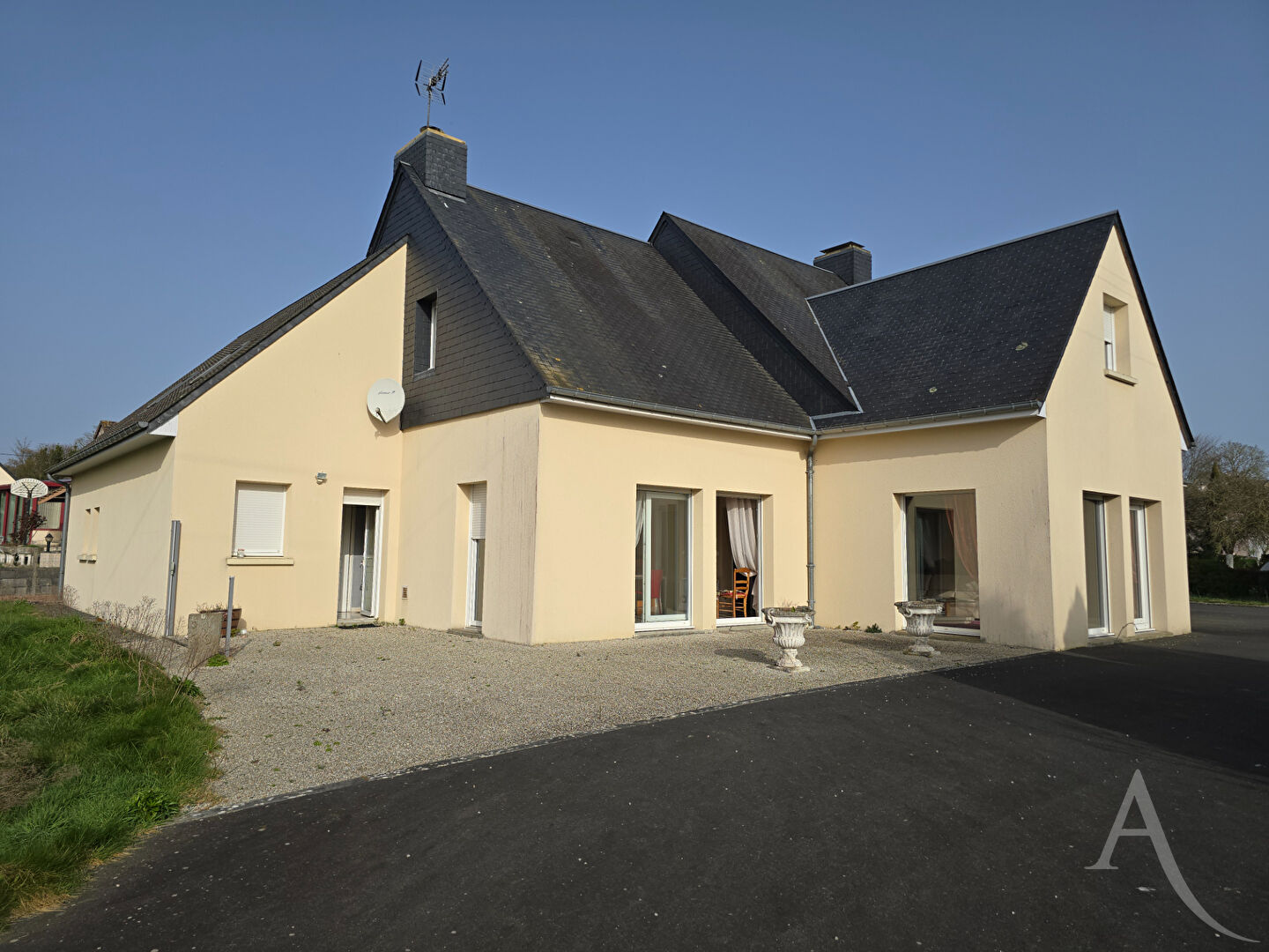 Maison 8 pièces 258 m² · à Condé-sur-Vire · 258 m² · 318 000 €