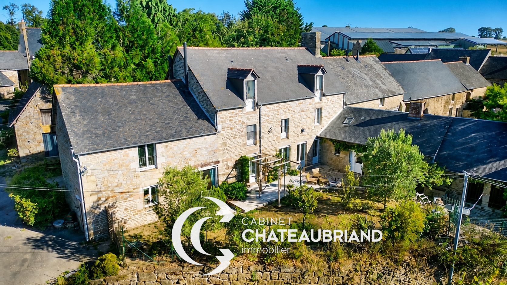 Maison 8 pièces 317 m² · à Noyal-sous-Bazouges · 317 m² · 408 720 €