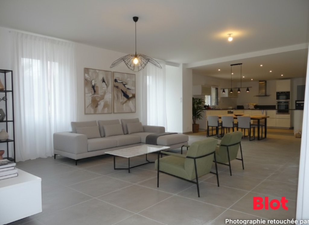 Maison 7 pièces 230 m² · à Pacé · 230 m² · 1 500 €/mois