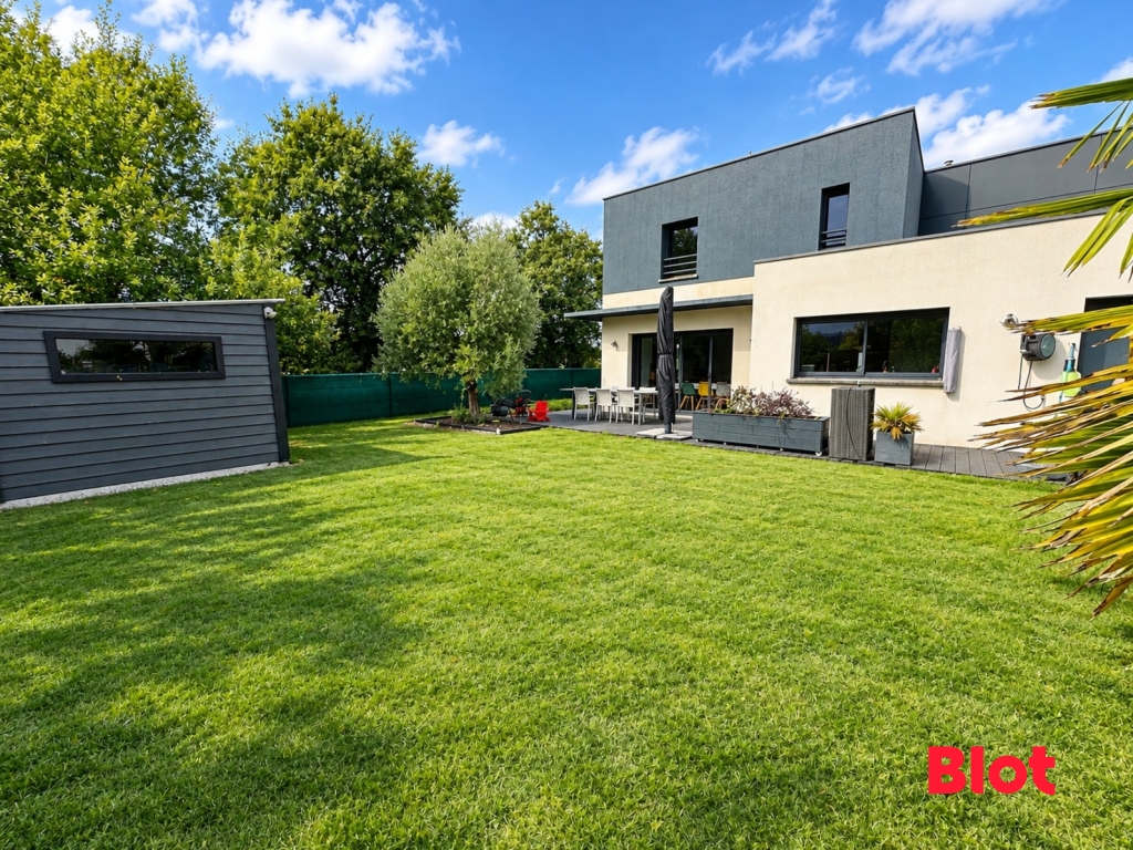 Maison 6 pièces 150 m² · à Montfort-sur-Meu · 150 m² · 409 500 €