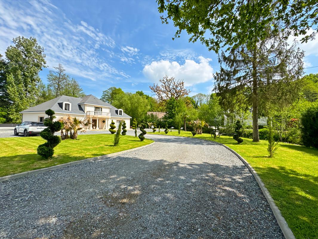 Maison 7 pièces 228 m² · au Genest-Saint-Isle · 228 m² · 426 000 €