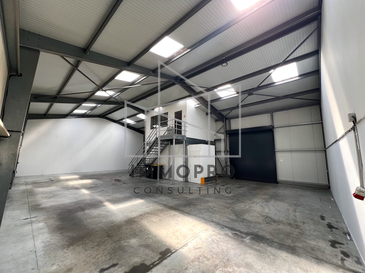 Local commercial 240 m² · à Bourg-Achard · 240 m² · 1 800 €/mois