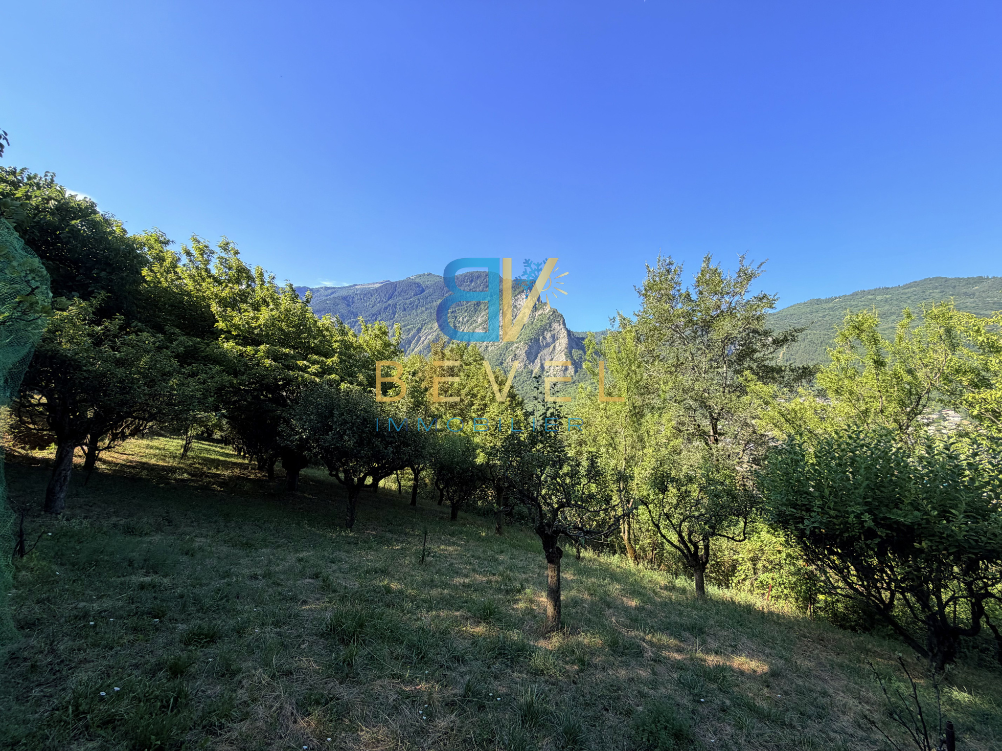 Terrain 1446 m² · à Saint-Julien-Mont-Denis · 1 446 m² · 40 000 €