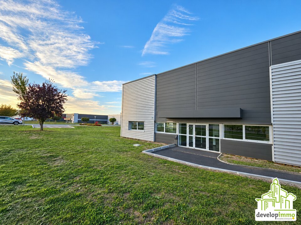 Local commercial 80 m² · à Ifs · 80 m² · 787 €/mois