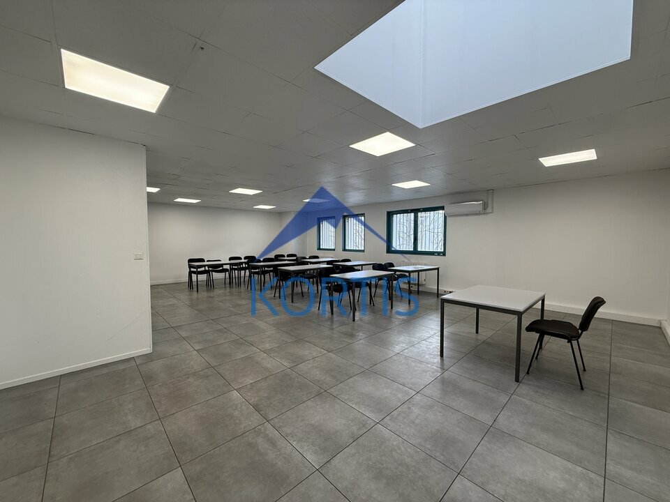 Local commercial 201 m² · à Vénissieux · 201 m² · 2 183 €/mois