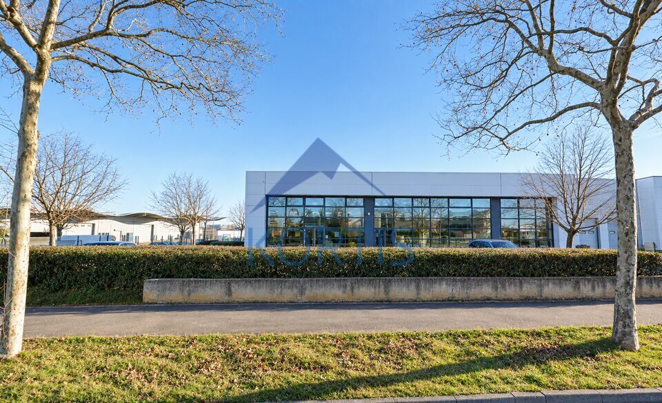 Local commercial 480 m² · à Décines-Charpieu · 480 m² · 4 427 €/mois