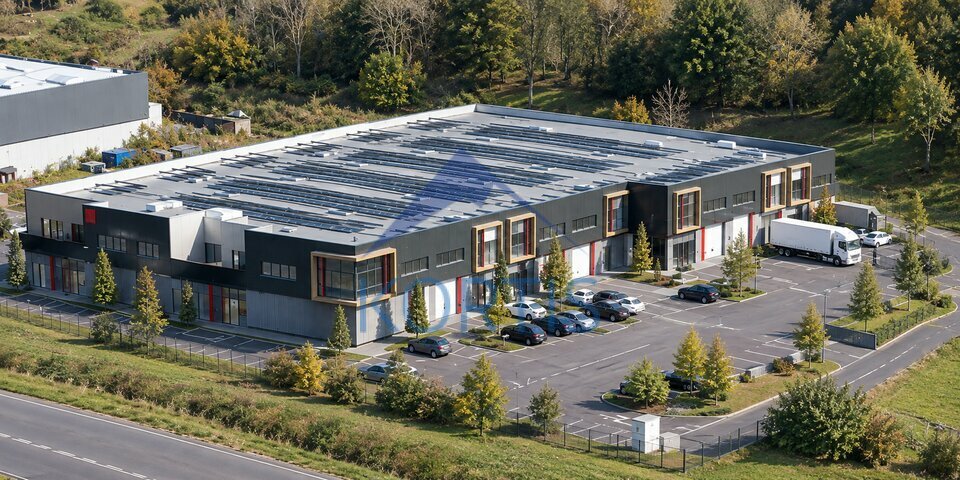 Local commercial 2438 m² · à Saint-Laurent-de-Mure · 2 438 m² · 21 847 €/mois