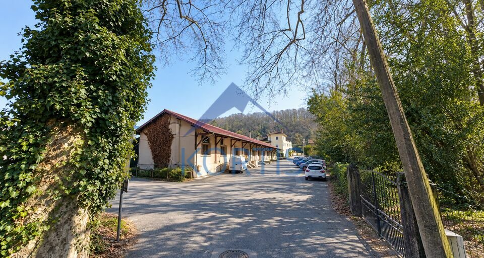 Local commercial 300 m² · à Fleurieu-sur-Saône · 300 m² · 3 333 €/mois