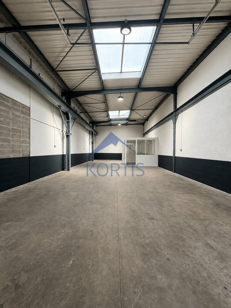 Local commercial 789 m² · à Vénissieux · 789 m² · 6 083 €/mois