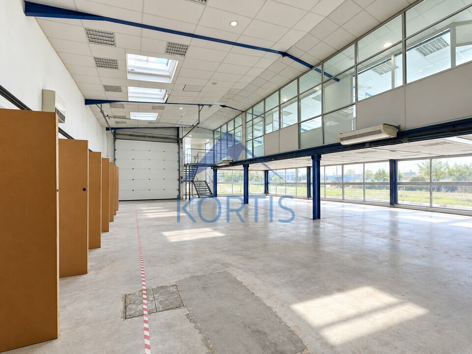 Local commercial 930 m² · à Saint-Fons · 930 m² · 8 293 €/mois
