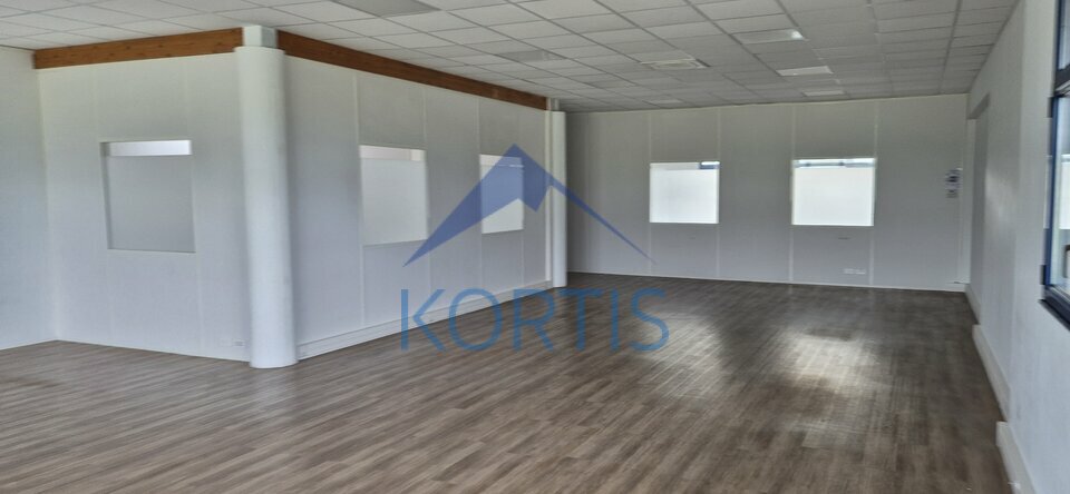 Local commercial 5 pièces 284 m² · à Bron · 284 m² · 2 556 €/mois