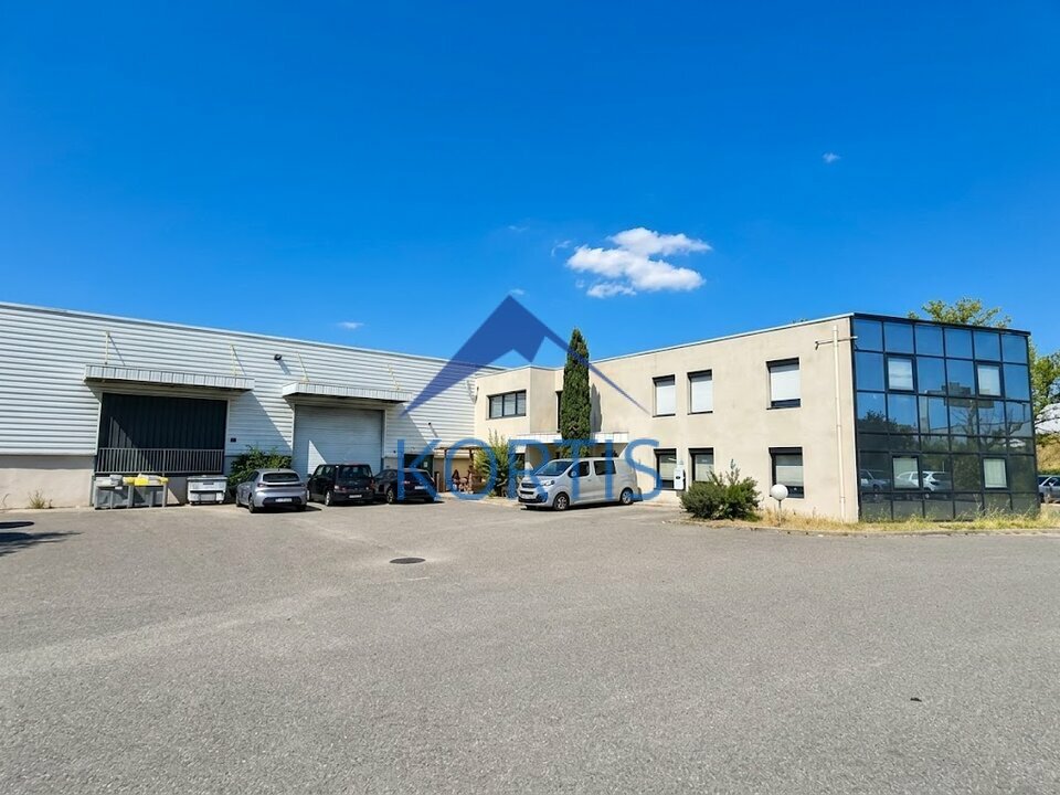 Local commercial 2600 m² · à Chassieu · 2 600 m² · 21 083 €/mois