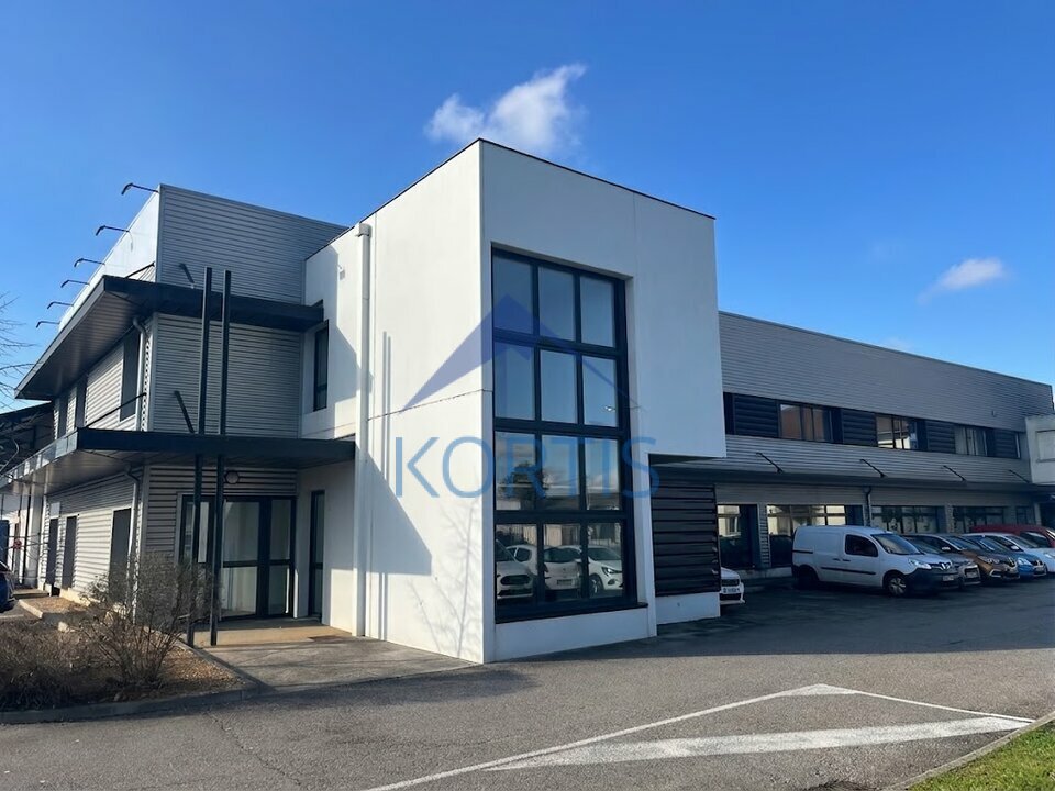 Local commercial 1428 m² · à Vaulx-en-Velin · 1 428 m² · 13 500 €/mois