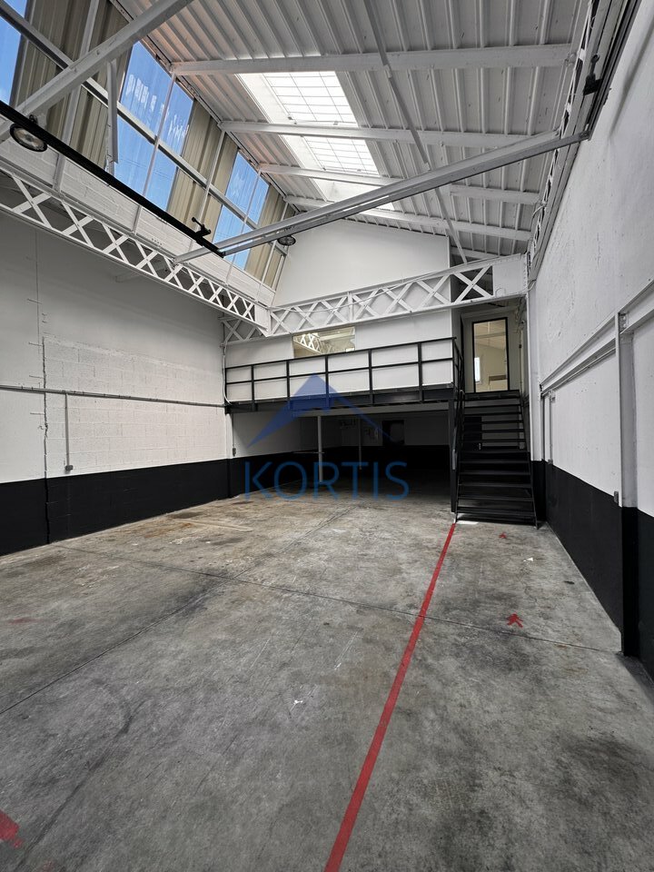 Local commercial 235 m² · à Vénissieux · 235 m² · 2 190 €/mois