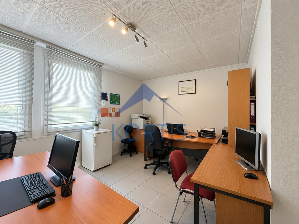 Local commercial 46 m² · à Vénissieux · 46 m² · 588 €/mois