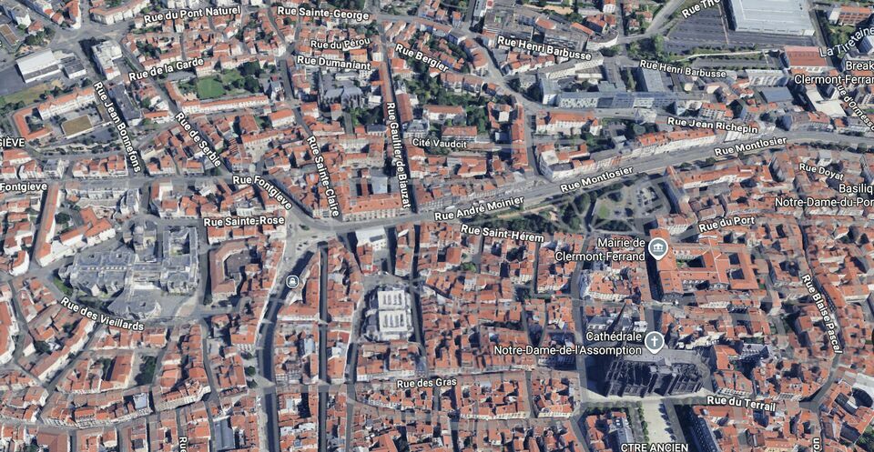 Local commercial 368 m² · à Clermont-Ferrand · 368 m² · 3 000 €/mois