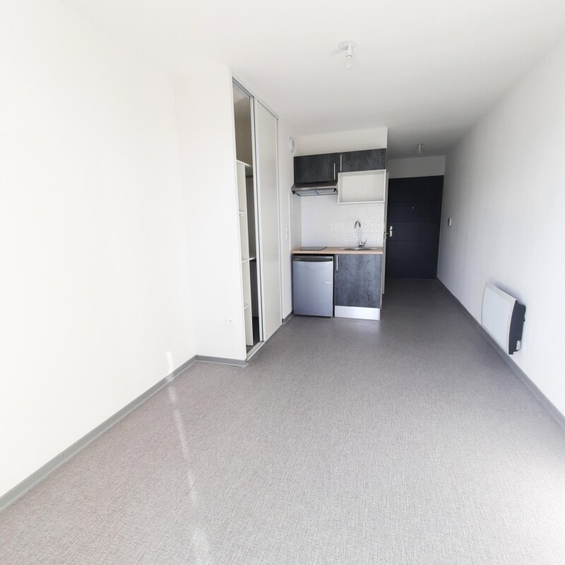 Appartement 1 pièce 18 m² · à Nîmes · 18 m² · 369 €/mois