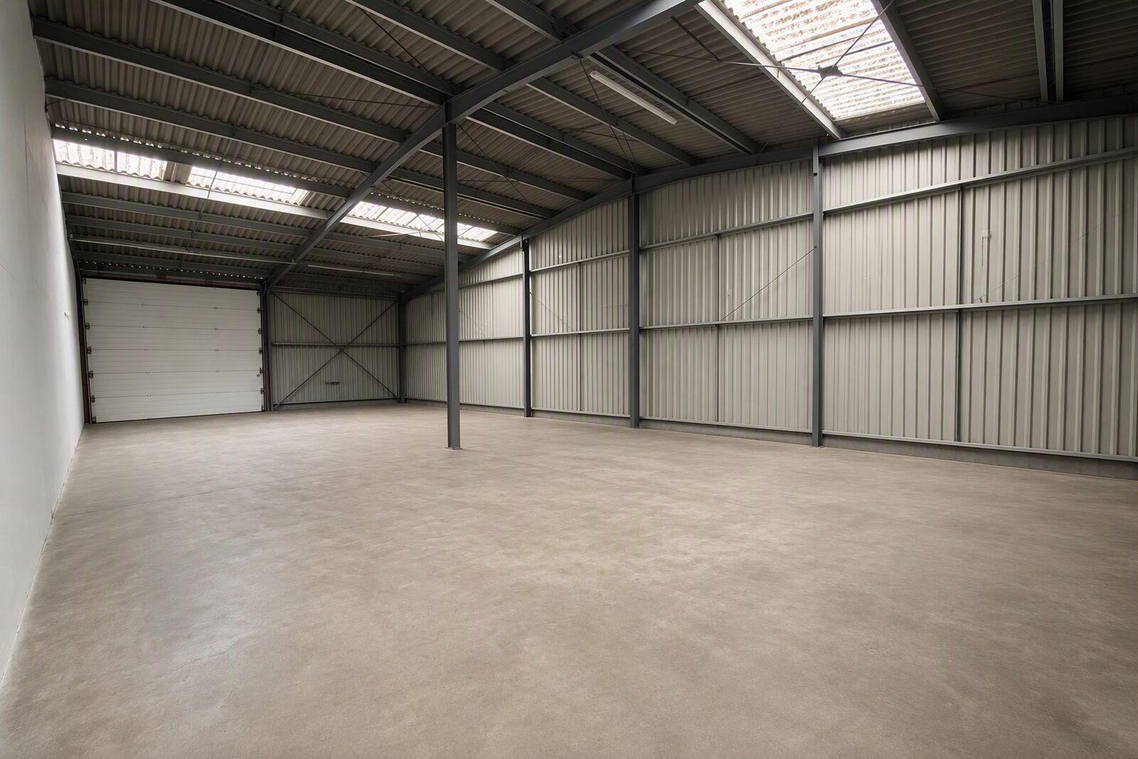 Local commercial 1000 m² · à Brétigny-sur-Orge · 1 000 m² · 1 050 000 €
