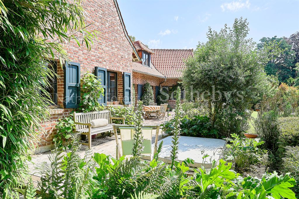 Maison 13 pièces 293 m² · à Croix · 293 m² · 1 560 000 €