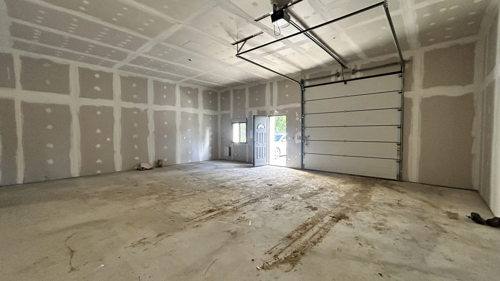 Local commercial 80 m² · à Breuil-le-Vert · 80 m² · 2 550 €/mois