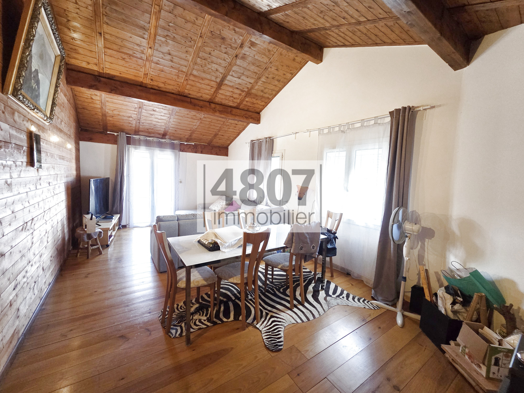 Maison 10 pièces 244 m² · à Saint-Cergues · 244 m² · 590 000 €