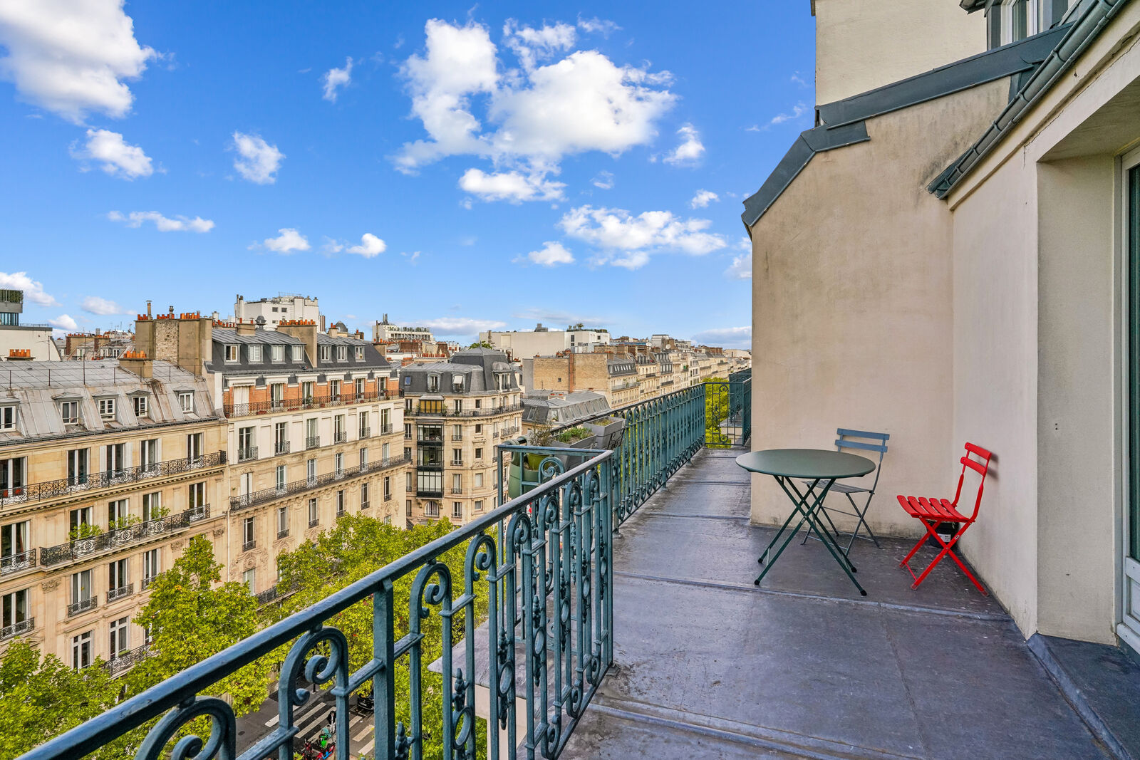 Local commercial 590 m² · à Paris 16 · 590 m² · 68 €/mois