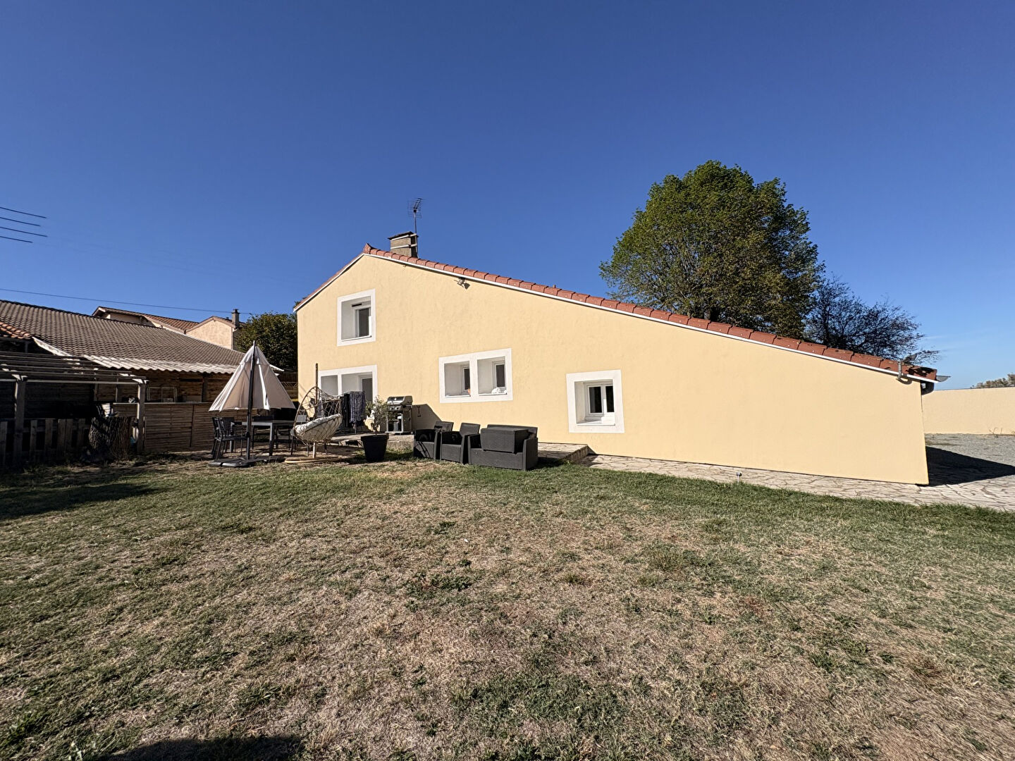 Maison 6 pièces 147 m² · à Ambierle · 147 m² · 255 600 €