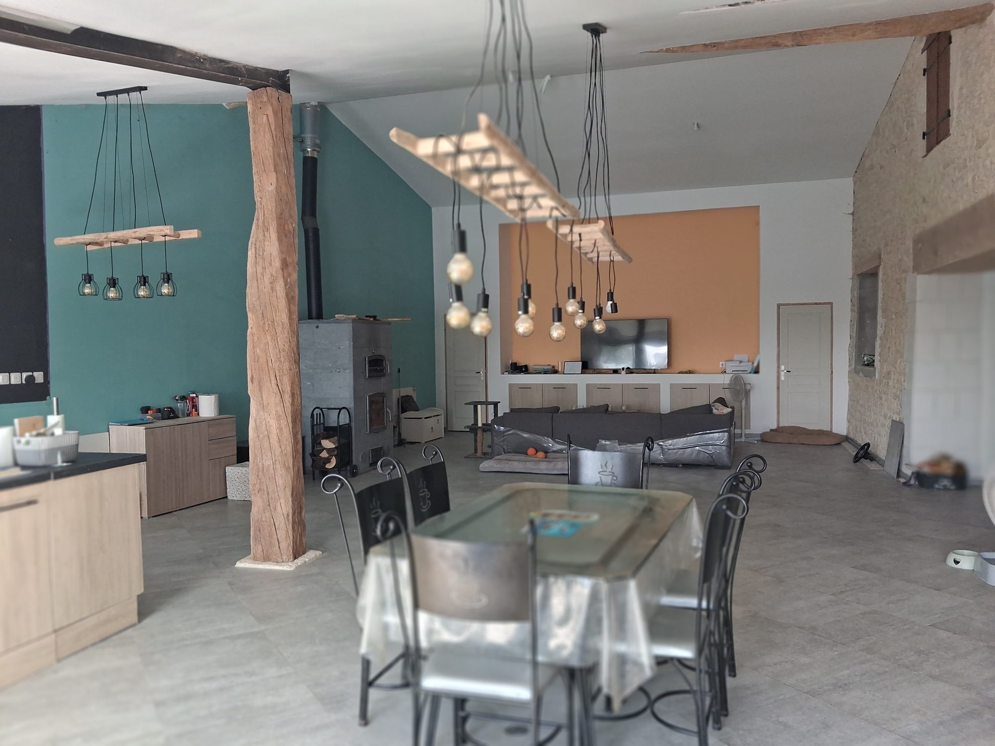Maison 6 pièces 193 m² · à Antezant-la-Chapelle · 193 m² · 294 000 €