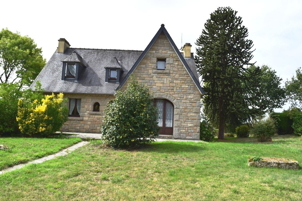 Maison 6 pièces 117 m² · à Lanrivain · 117 m² · 153 750 €