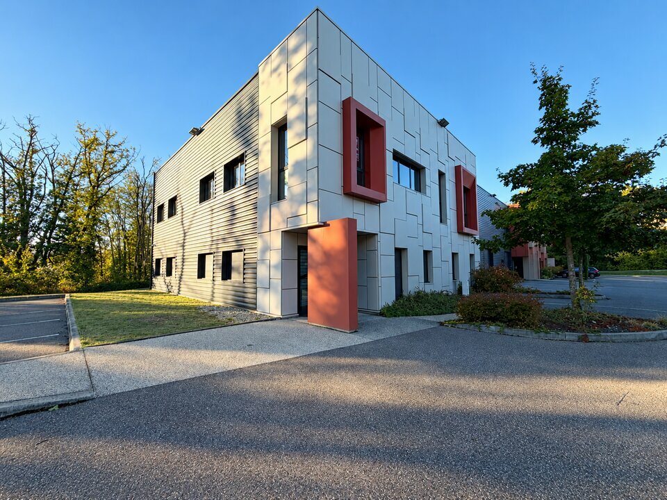Local commercial 670 m² · à Dardilly · 670 m² · 7 767 €/mois