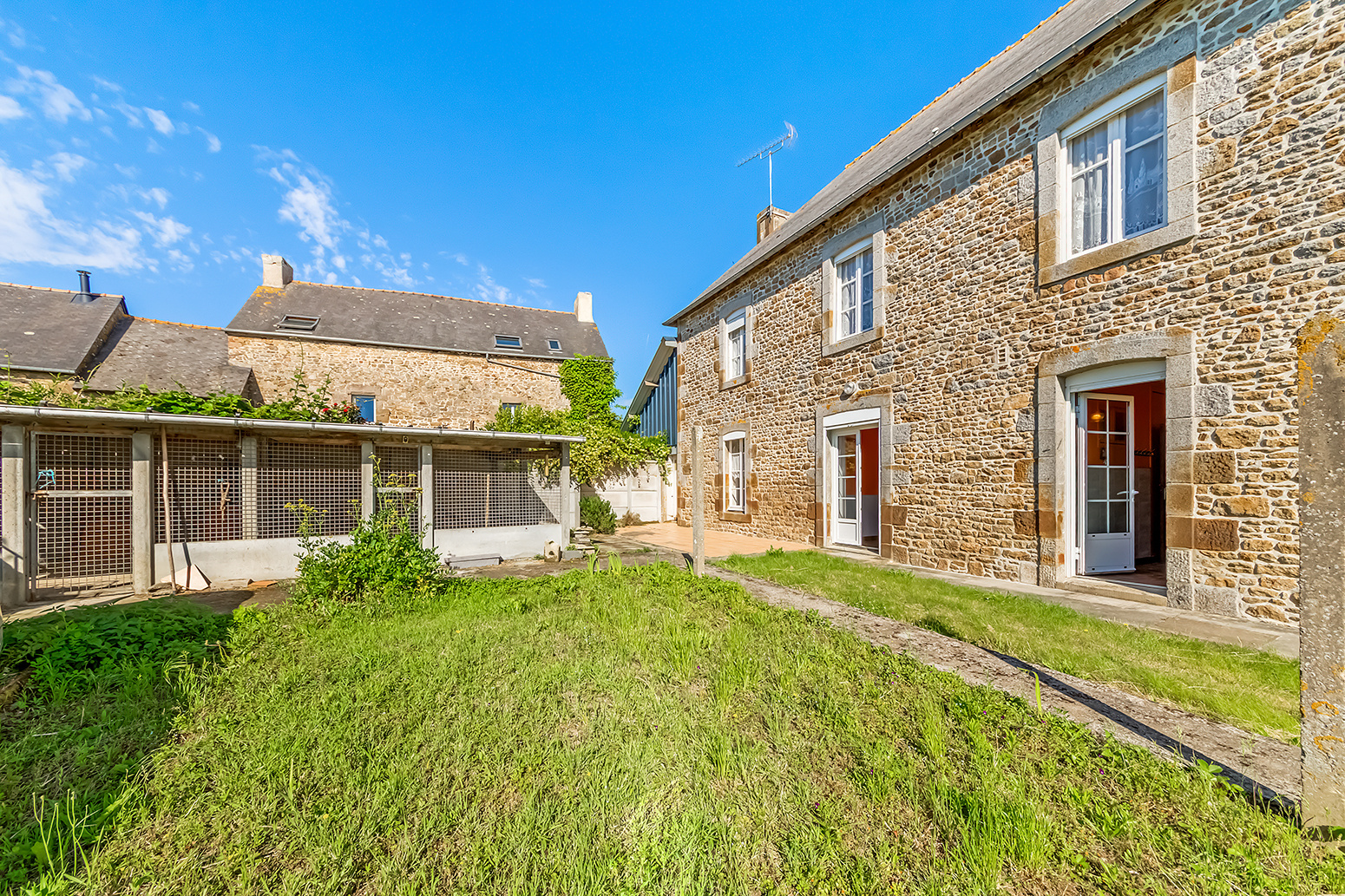 Maison 8 pièces 170 m² · à Cuguen · 170 m² · 172 900 €