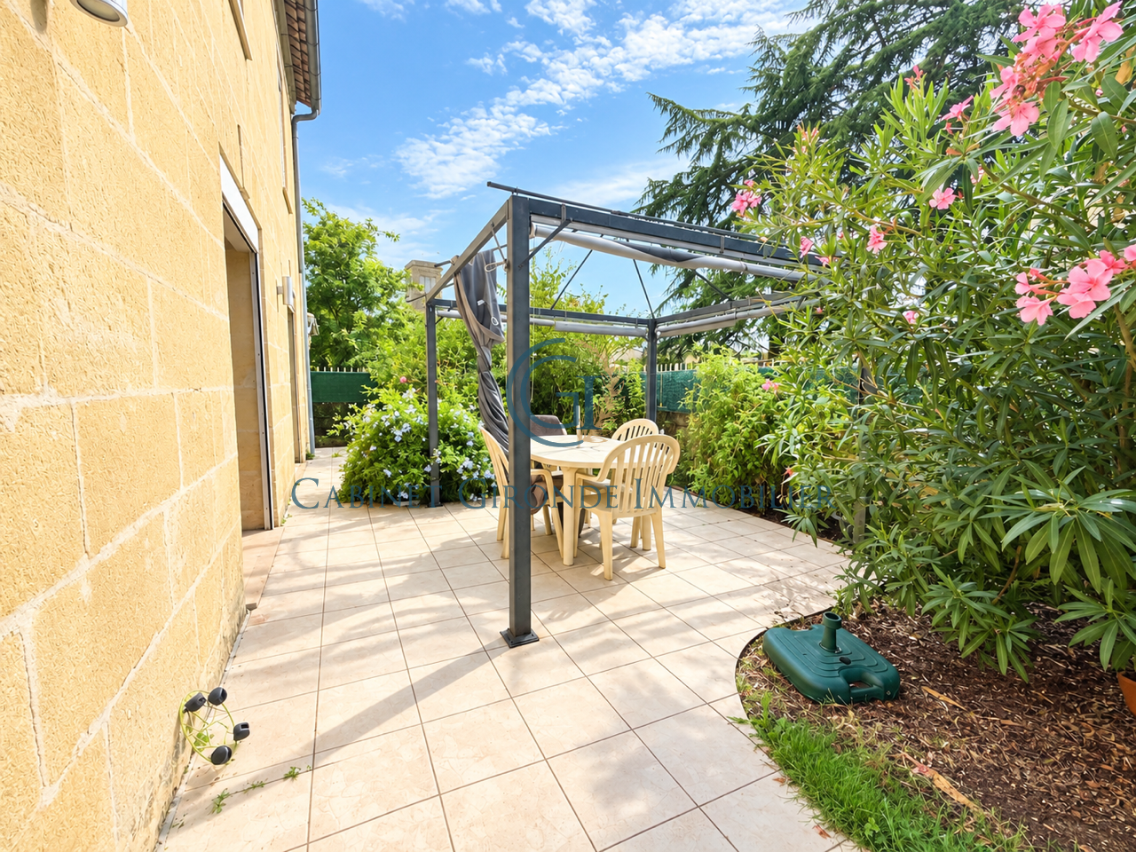 Maison 3 pièces 130 m² · à Arveyres · 130 m² · 207 000 €