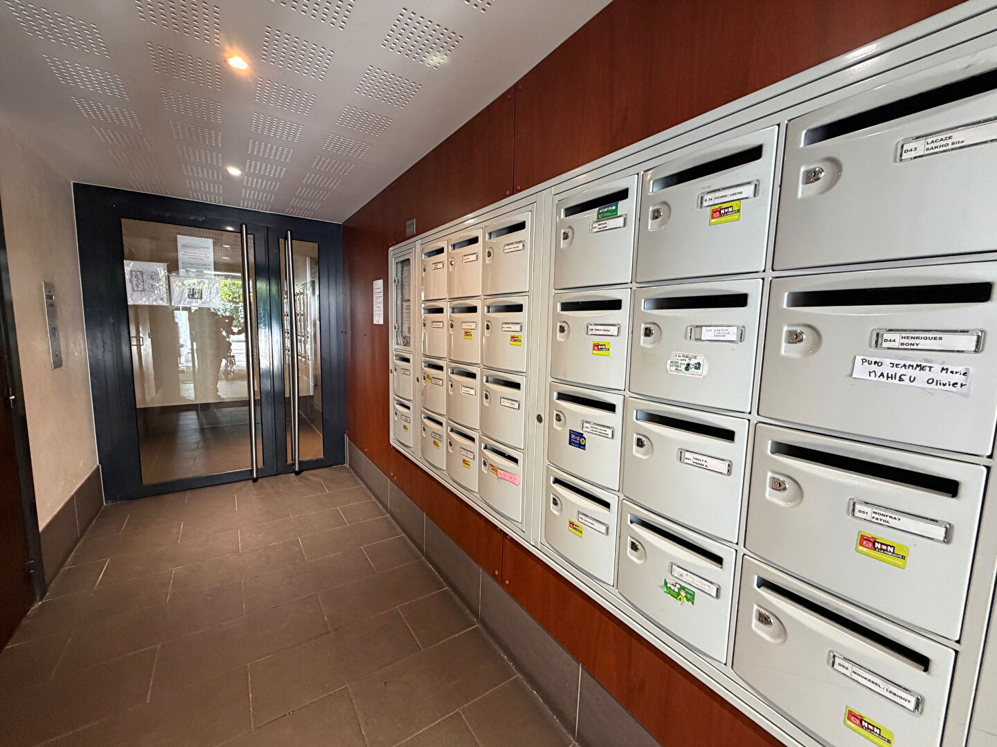 Appartement – LA PLAINE ST DENIS - Plus