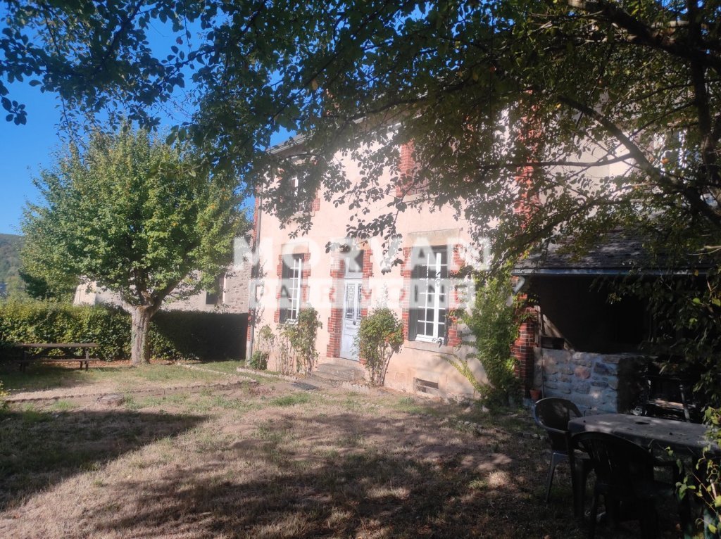 Maison 8 pièces 157 m² · à Chaumard · 157 m² · 142 000 €