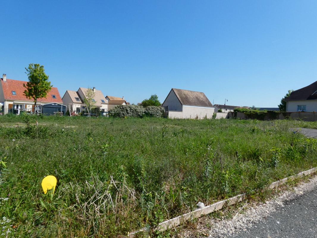 Terrain 840 m² · à Oulins · 840 m² · 138 000 €