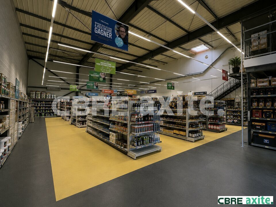 Local commercial 450 m² · à Bourgoin-Jallieu · 450 m² · 4 789 €/mois